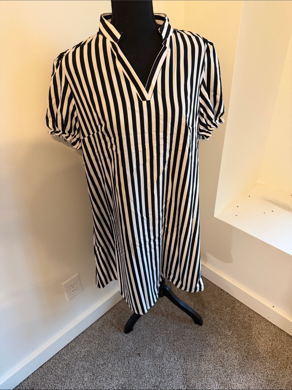 SHEIN Black and White Vertical Stripe V-Neck Tunic Dress